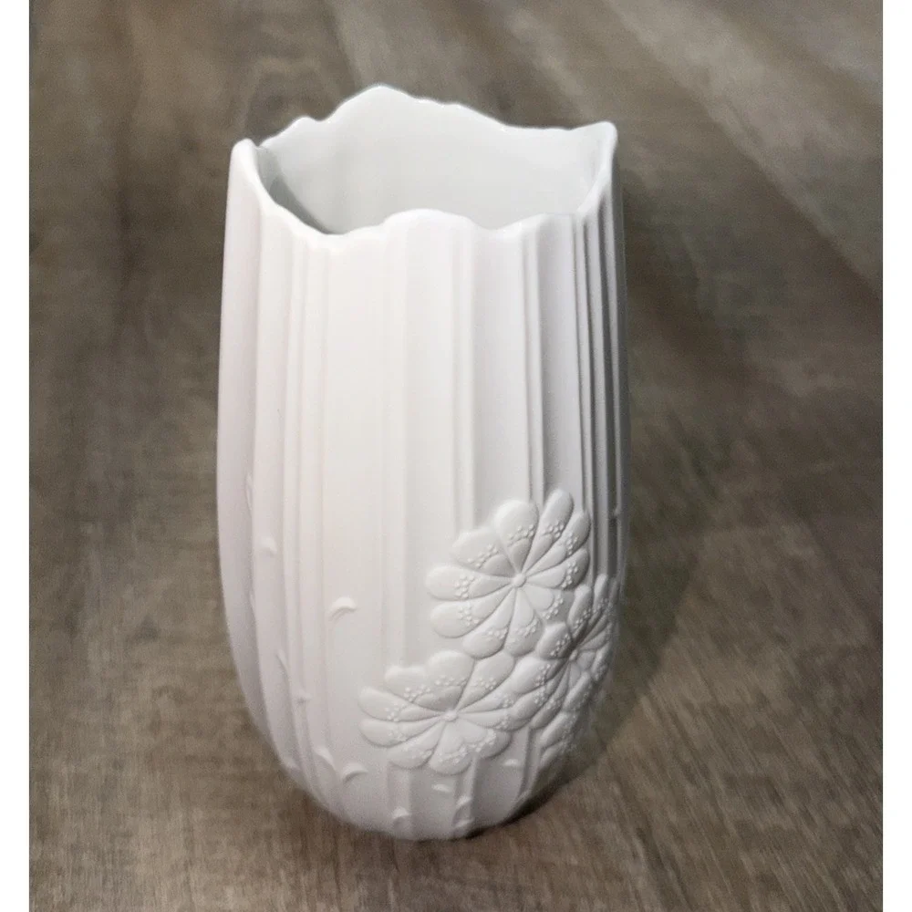 Vtg 70s White Ceramic Bisque‎ Vase Kaiser West Germany Raised Floral Design